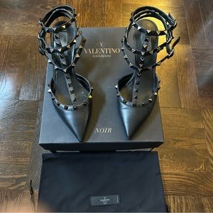VALENTINO GARAVANI ROCKSTUD CAGED ANKLE STRAP PUMPS NOIR LEATHER - SIZE 39